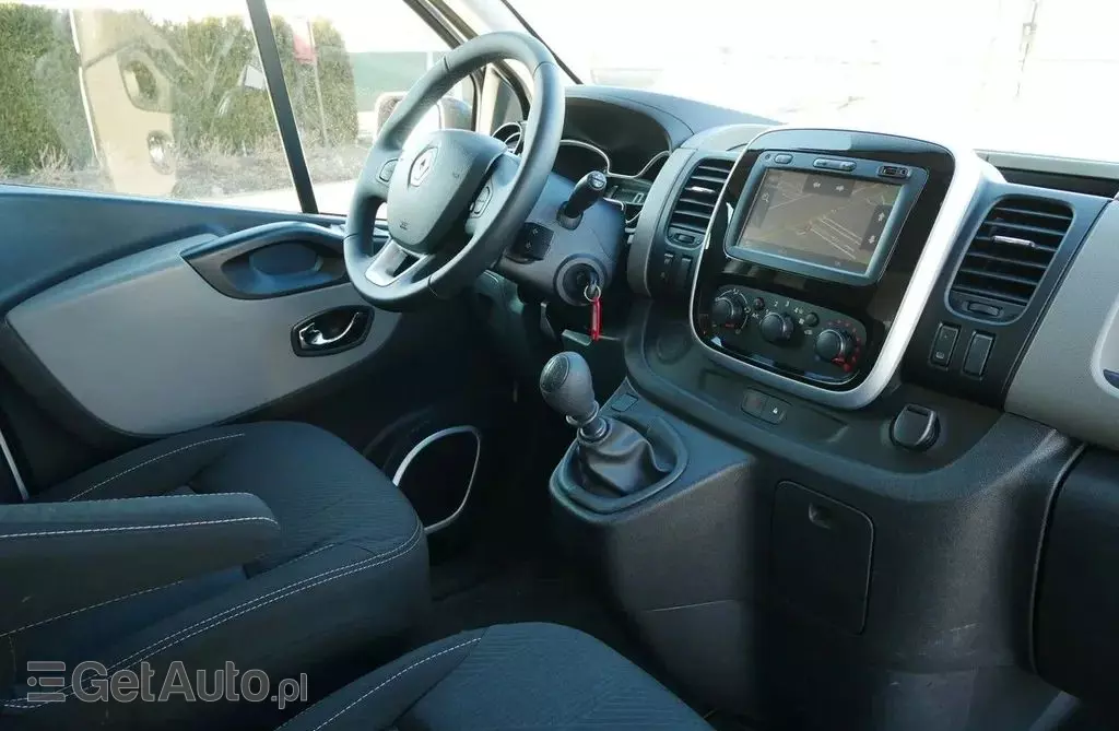 RENAULT Trafic 