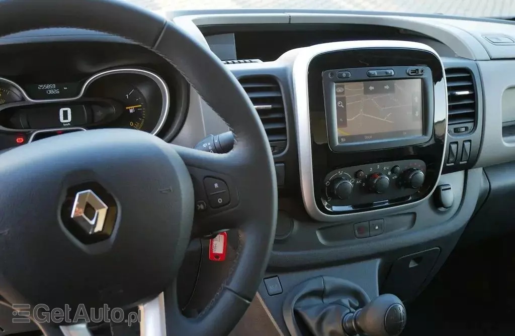RENAULT Trafic 