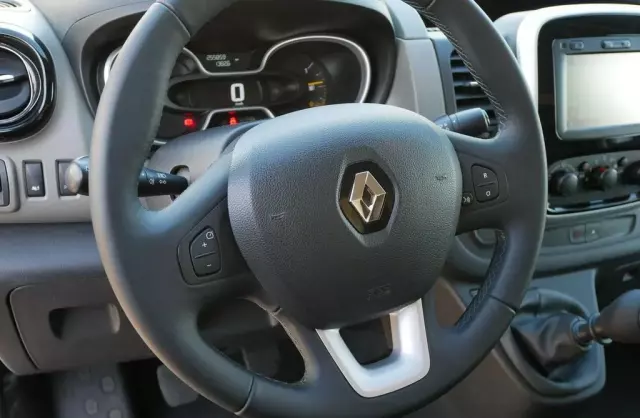 RENAULT Trafic 