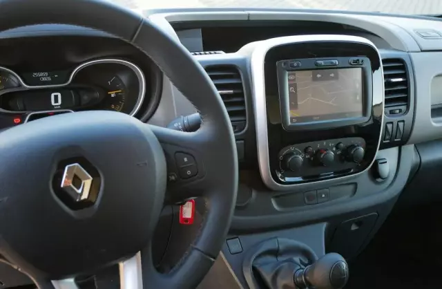 RENAULT Trafic 