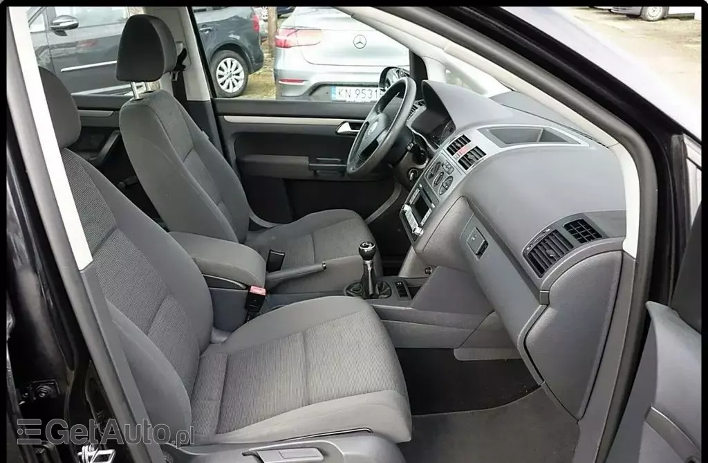 VOLKSWAGEN Touran 
