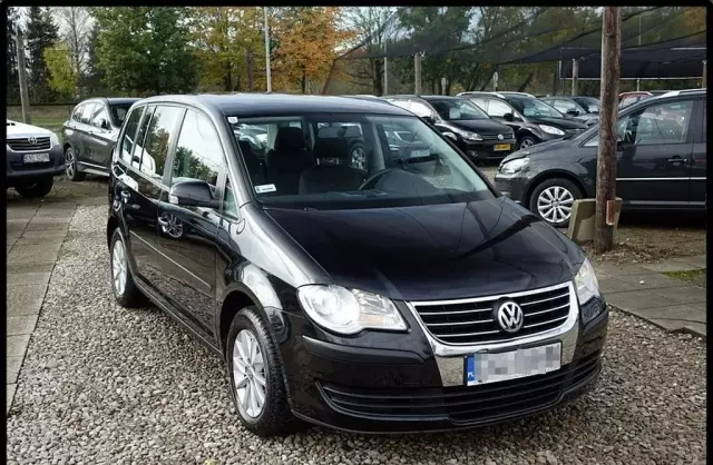 VOLKSWAGEN Touran 
