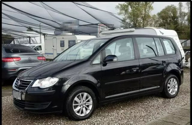 VOLKSWAGEN Touran 