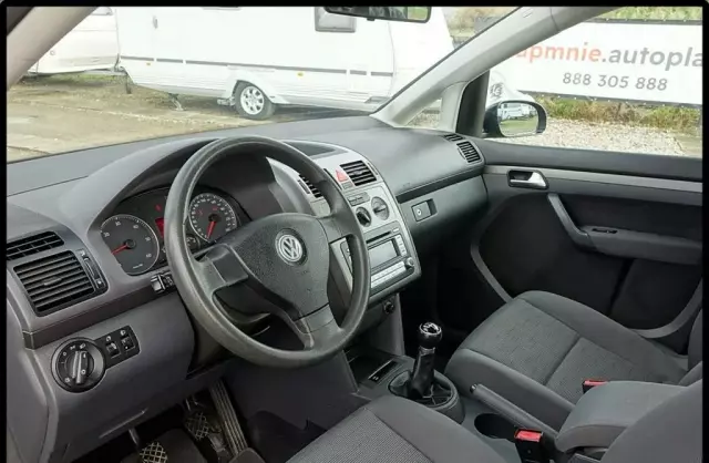 VOLKSWAGEN Touran 
