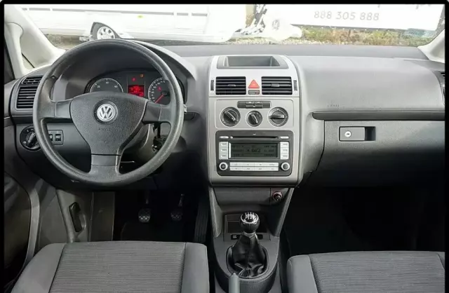 VOLKSWAGEN Touran 