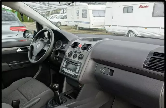 VOLKSWAGEN Touran 