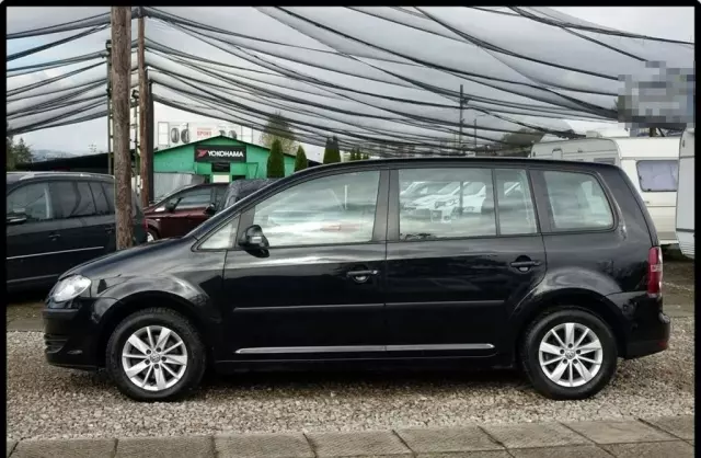 VOLKSWAGEN Touran 