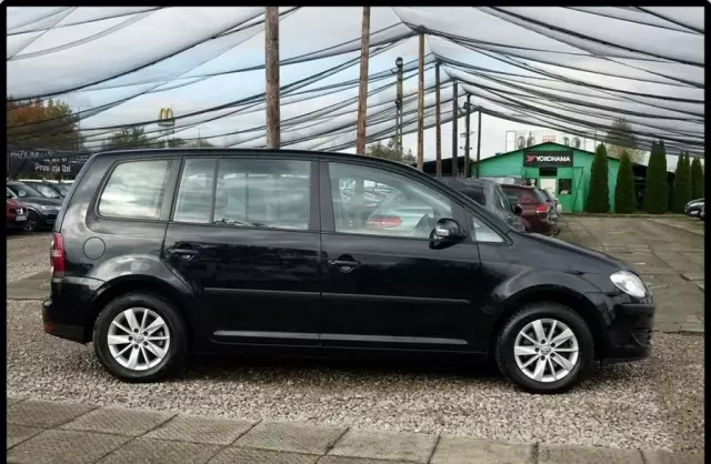 VOLKSWAGEN Touran 