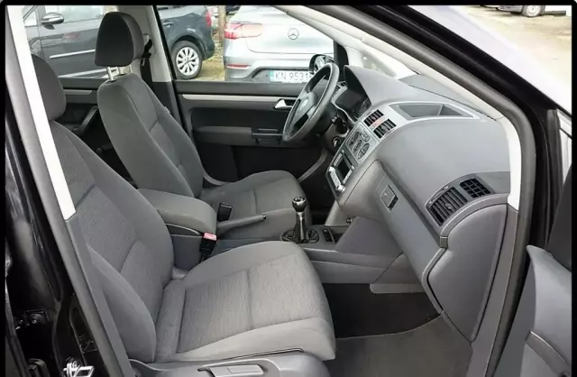 VOLKSWAGEN Touran 