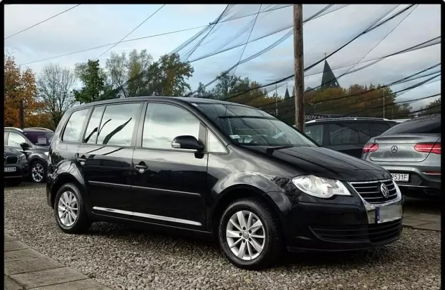 VOLKSWAGEN Touran 