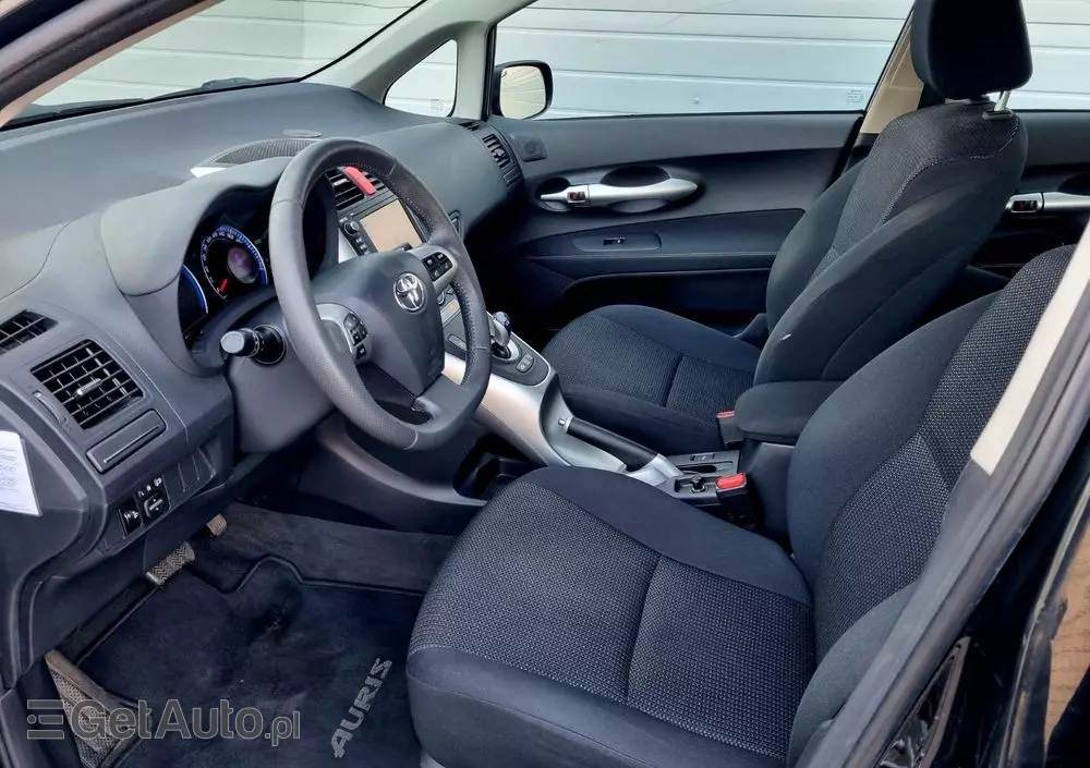 TOYOTA Auris 1.8 HSD Prestige NAVI