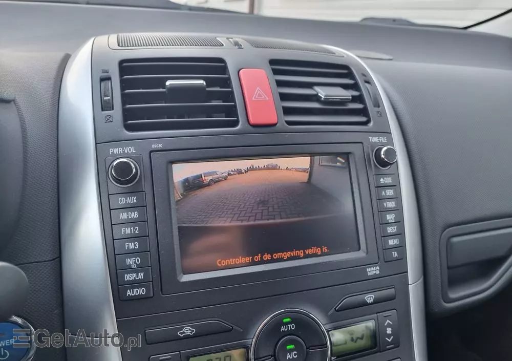 TOYOTA Auris 1.8 HSD Prestige NAVI