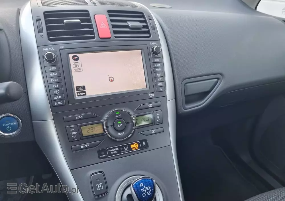 TOYOTA Auris 1.8 HSD Prestige NAVI