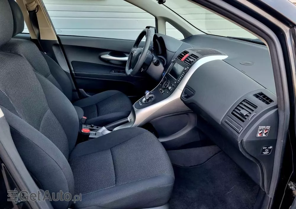 TOYOTA Auris 1.8 HSD Prestige NAVI