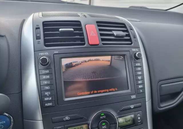 TOYOTA Auris 1.8 HSD Prestige NAVI