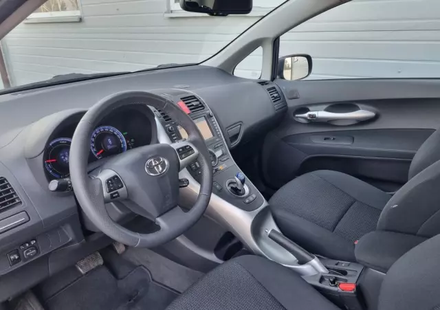 TOYOTA Auris 1.8 HSD Prestige NAVI