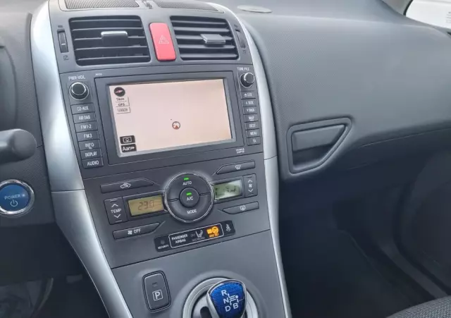 TOYOTA Auris 1.8 HSD Prestige NAVI