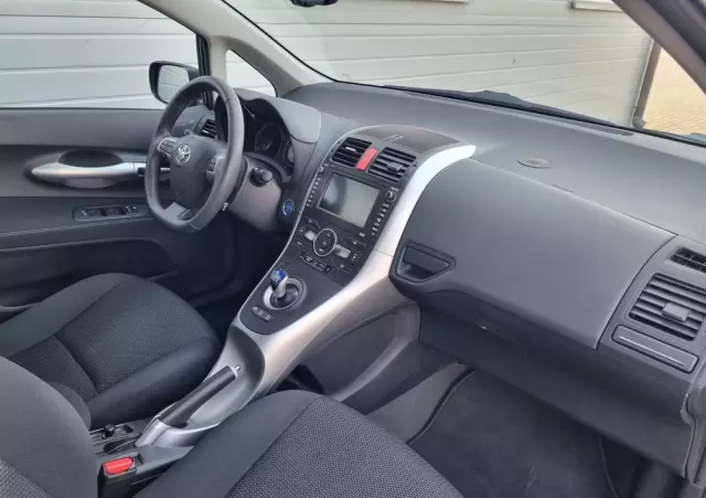 TOYOTA Auris 1.8 HSD Prestige NAVI