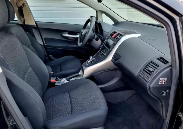 TOYOTA Auris 1.8 HSD Prestige NAVI