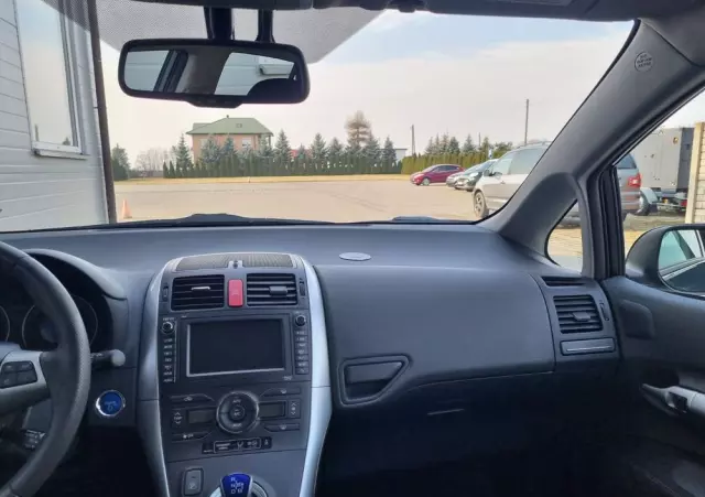 TOYOTA Auris 1.8 HSD Prestige NAVI