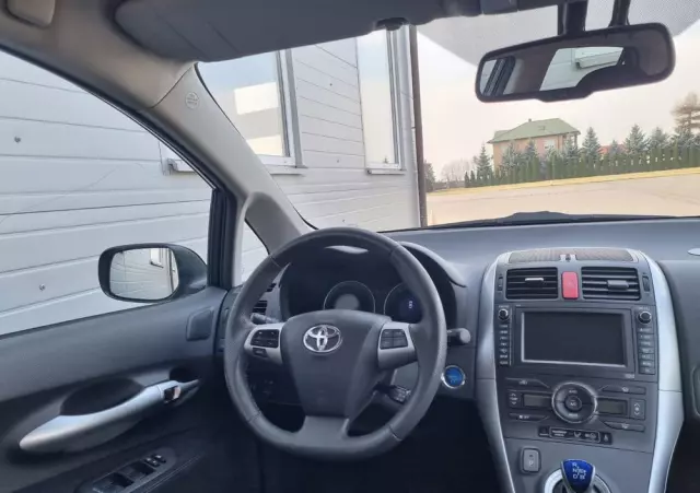 TOYOTA Auris 1.8 HSD Prestige NAVI