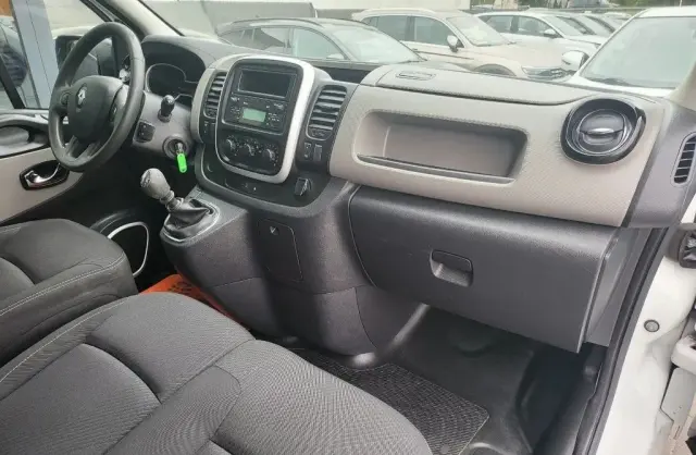 RENAULT Trafic 