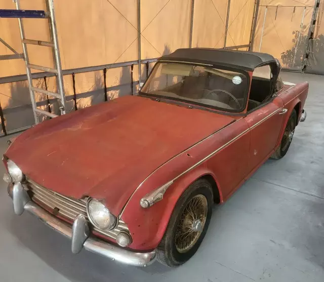 TRIUMPH TR 4 