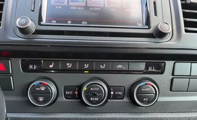 VOLKSWAGEN Caravelle 