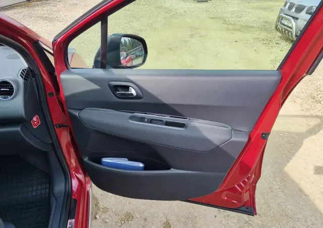 PEUGEOT 3008 1.6 HDi Style