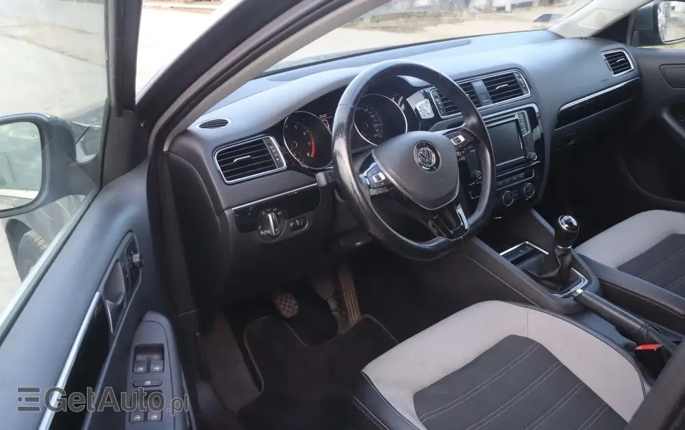 VOLKSWAGEN Jetta 1.4 TSI BMT Highline