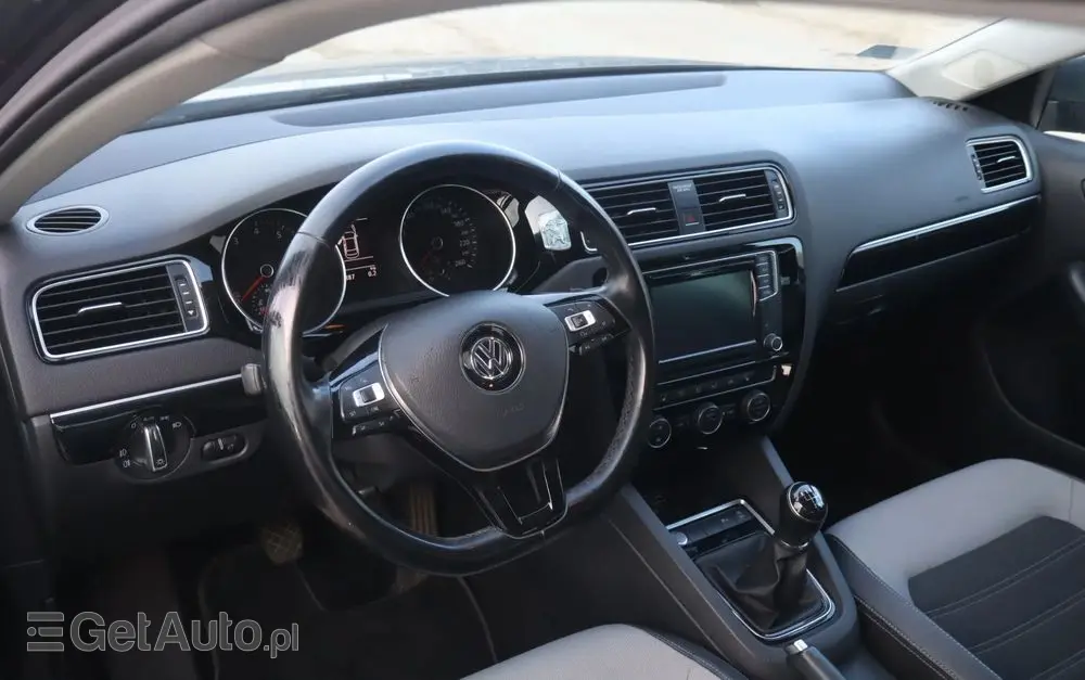 VOLKSWAGEN Jetta 1.4 TSI BMT Highline