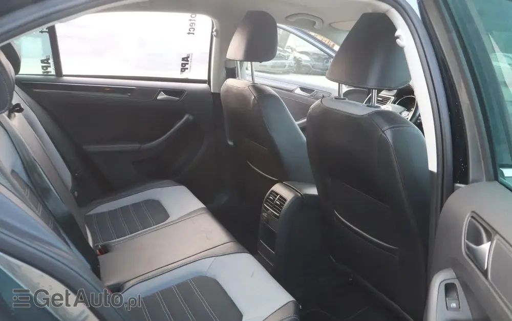 VOLKSWAGEN Jetta 1.4 TSI BMT Highline