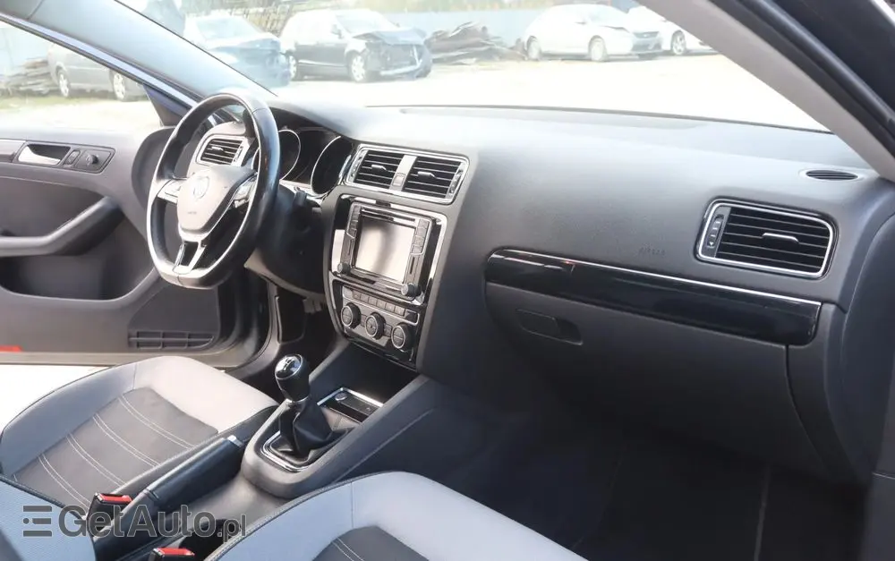 VOLKSWAGEN Jetta 1.4 TSI BMT Highline