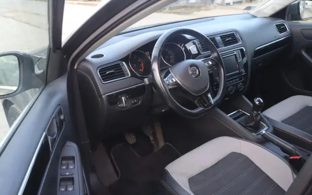 VOLKSWAGEN Jetta 1.4 TSI BMT Highline