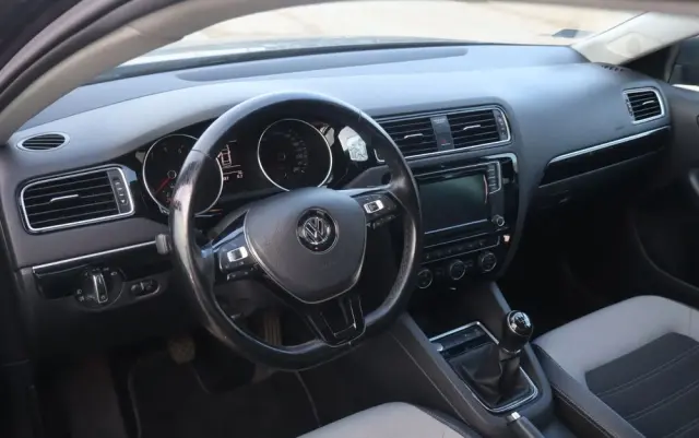 VOLKSWAGEN Jetta 1.4 TSI BMT Highline