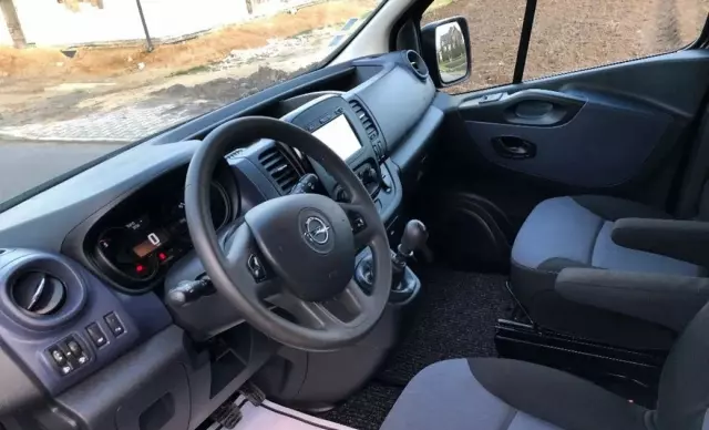 OPEL Vivaro 