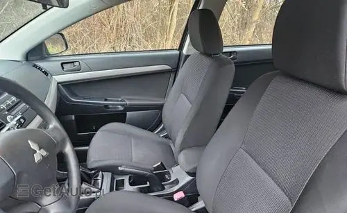MITSUBISHI Lancer 