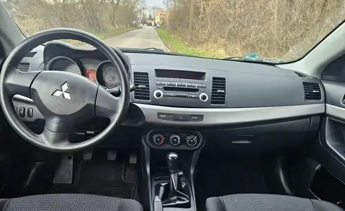 MITSUBISHI Lancer 