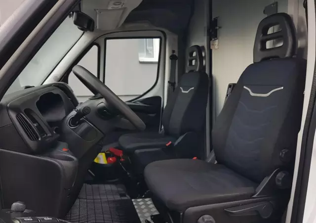IVECO DAILY KONTENER NISKOPODŁOGOWY 4,43x2,23x2,42 SKLEP KAMPER KONIOWÓZ BAR KLIMA 