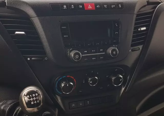 IVECO DAILY KONTENER NISKOPODŁOGOWY 4,43x2,23x2,42 SKLEP KAMPER KONIOWÓZ BAR KLIMA 