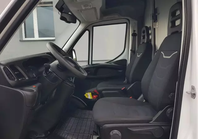 IVECO DAILY KONTENER NISKOPODŁOGOWY 4,43x2,23x2,42 SKLEP KAMPER KONIOWÓZ BAR KLIMA 
