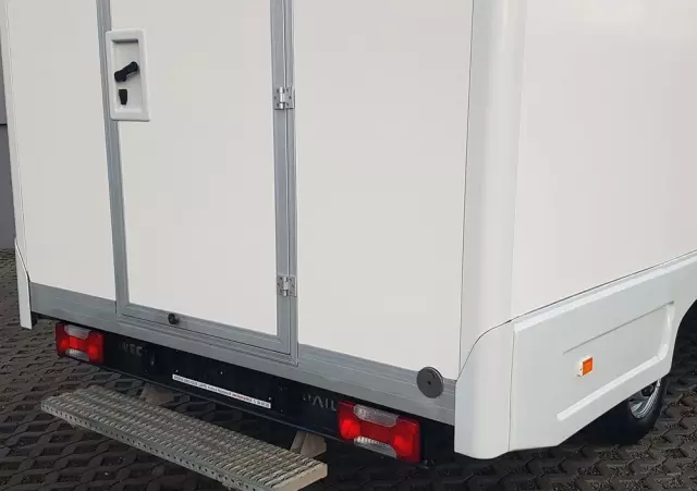 IVECO DAILY KONTENER NISKOPODŁOGOWY 4,43x2,23x2,42 SKLEP KAMPER KONIOWÓZ BAR KLIMA 