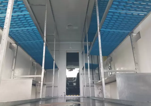 IVECO DAILY KONTENER NISKOPODŁOGOWY 4,43x2,23x2,42 SKLEP KAMPER KONIOWÓZ BAR KLIMA 