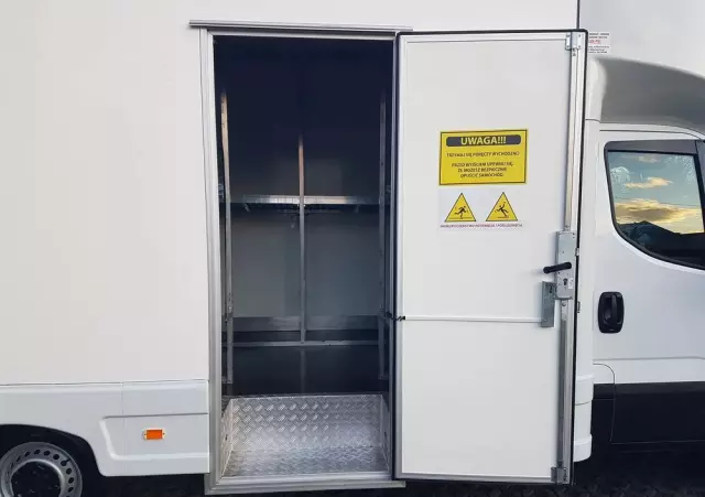 IVECO DAILY KONTENER NISKOPODŁOGOWY 4,43x2,23x2,42 SKLEP KAMPER KONIOWÓZ BAR KLIMA 