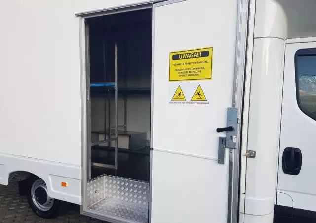 IVECO DAILY KONTENER NISKOPODŁOGOWY 4,43x2,23x2,42 SKLEP KAMPER KONIOWÓZ BAR KLIMA 