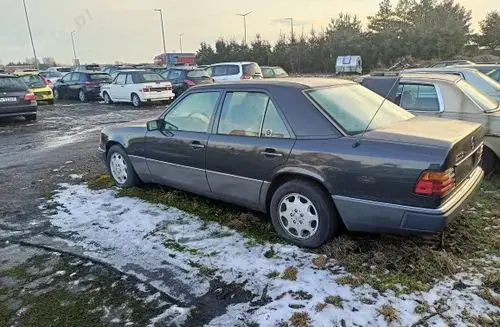 MERCEDES-BENZ W124 