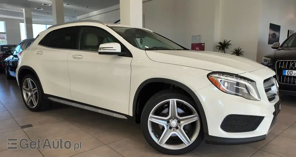 MERCEDES-BENZ GLA 250 4-Matic