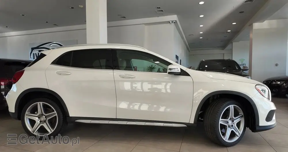 MERCEDES-BENZ GLA 250 4-Matic