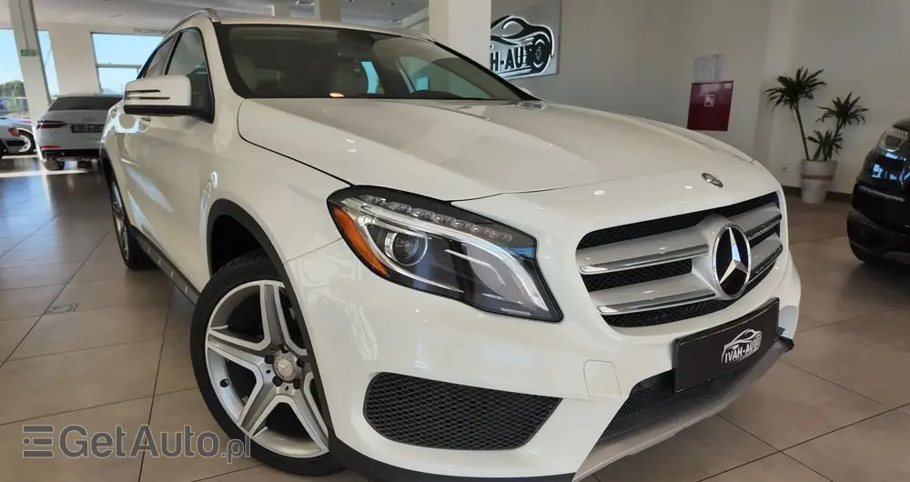 MERCEDES-BENZ GLA 250 4-Matic