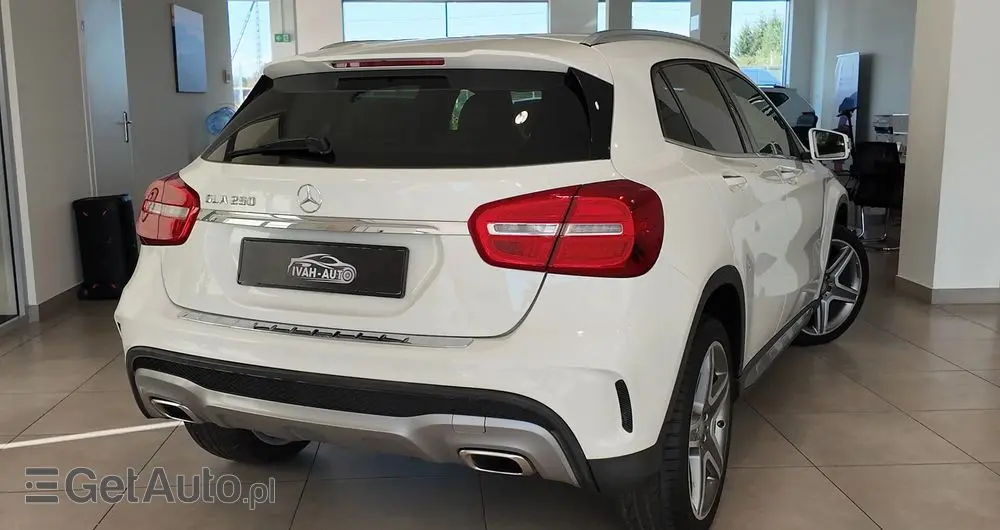 MERCEDES-BENZ GLA 250 4-Matic